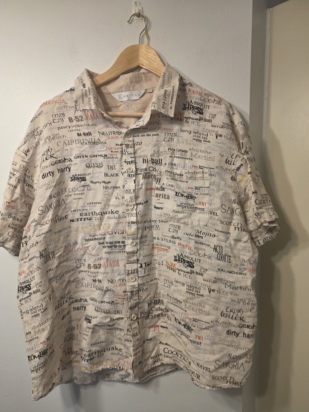 Casual Short-Sleeve Button-Down Shirt in Cream with Typographic Print